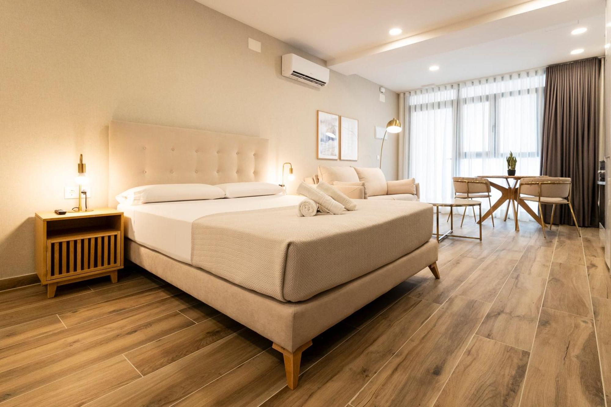 Cortes Suites By Concept Flats Valencia Exterior photo