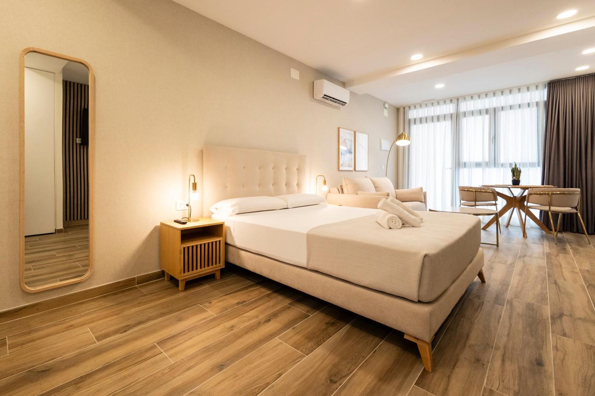 Cortes Suites By Concept Flats Valencia Exterior photo